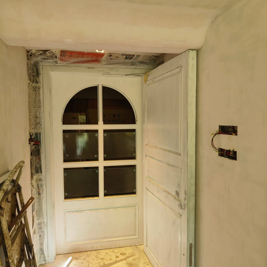 Instagram post from intradecor_. This post is in position 2.