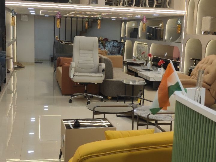 Instagram post from intradecor_. This post is in position 4.